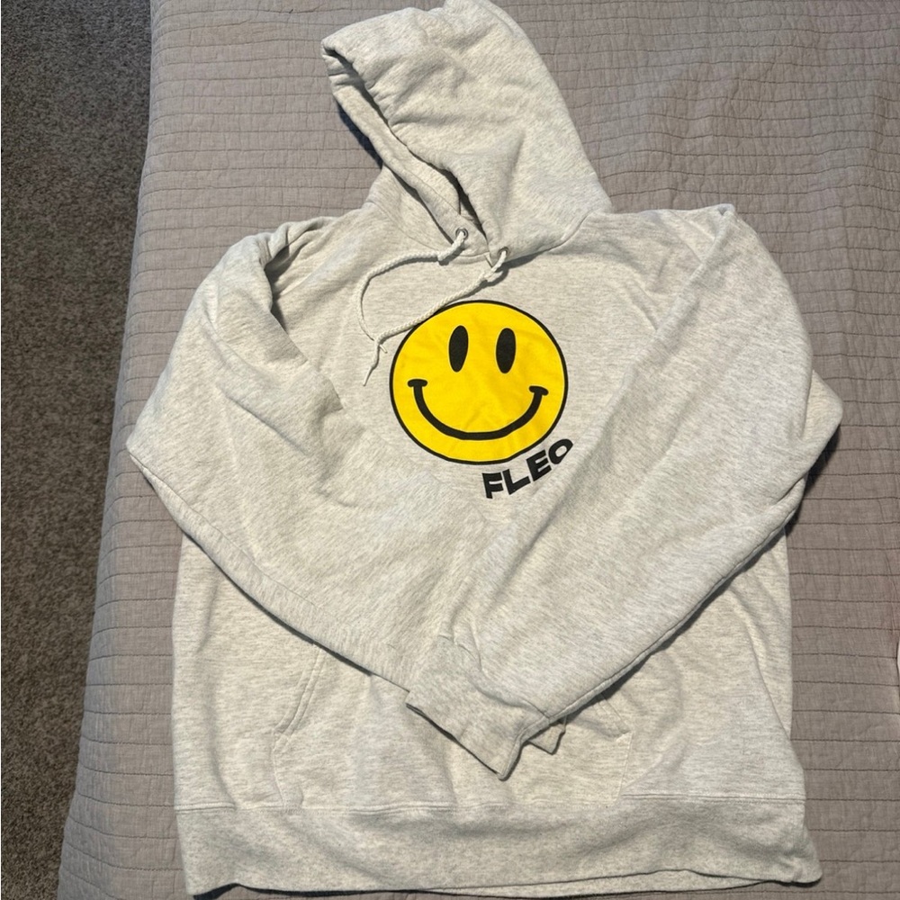 Fleo Light Grey Crewneck Hoodie with Yellow Smiley